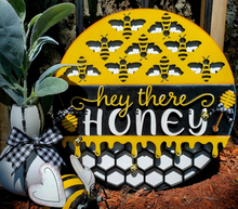 Load image into Gallery viewer, Hey There Honey Bee Round S0631
